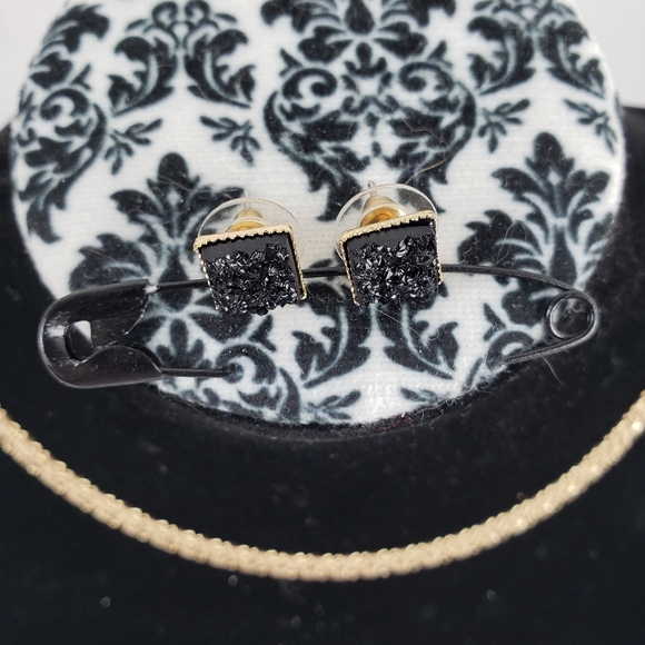 Violet Harper Isla Layered Necklace with Black Druzy Earrings - Picture 6 of 8